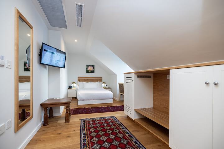 Room 105 of 171