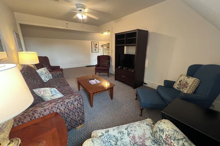 Room 8 of 86