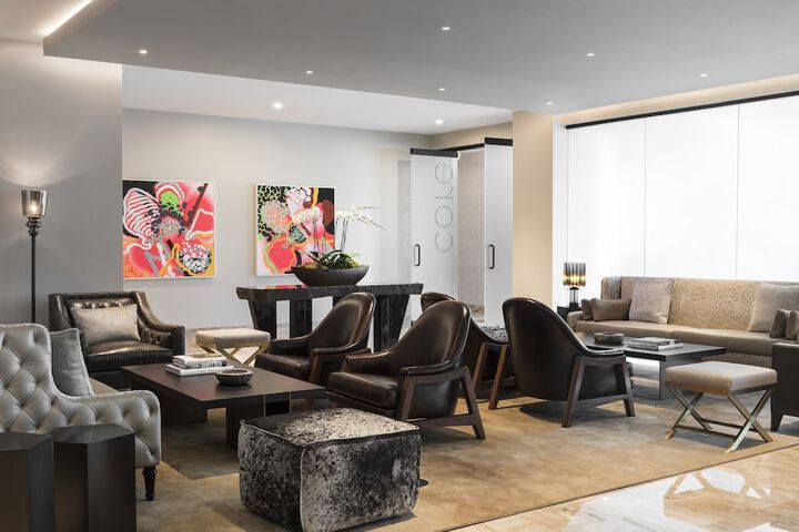 Lobby lounge