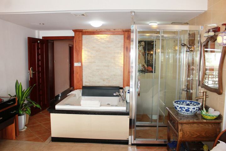 Room 12 of 26