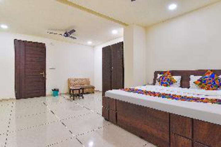 Room 16 of 27