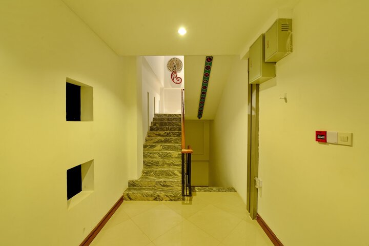 Ballroom/Hall 69 of 80
