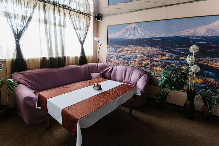 Lounge 26 of 34