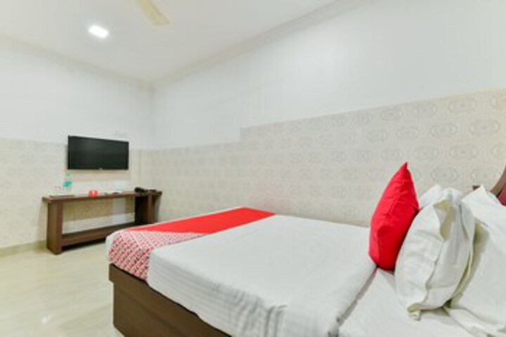 Room 17 of 33