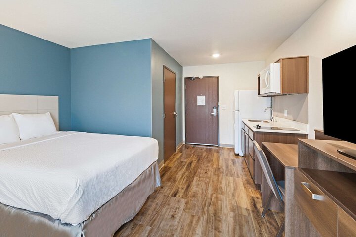 1 Queen Bed Accessible (1 of 24)