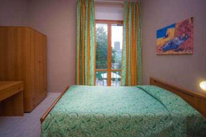 Room 7 of 9