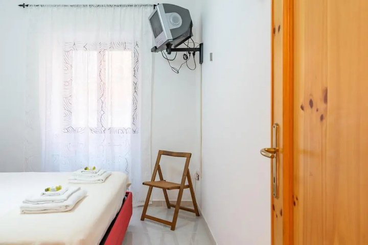 Room 2 of 19