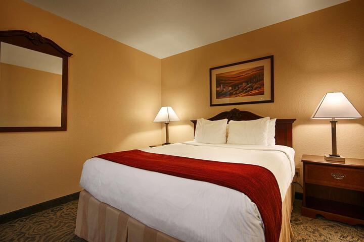 1 King Bed Mobility Accessible Roll in Shower Continental Breakfast (19 of 27)