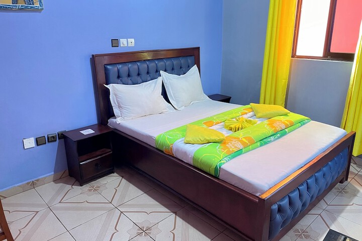 Room 33 of 118