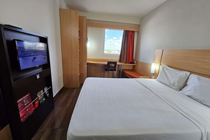 Room 7 of 62