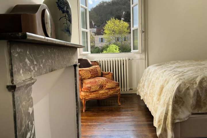 Room 8 of 35