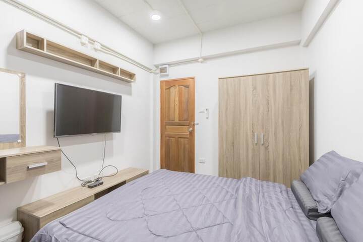 Room 9 of 34