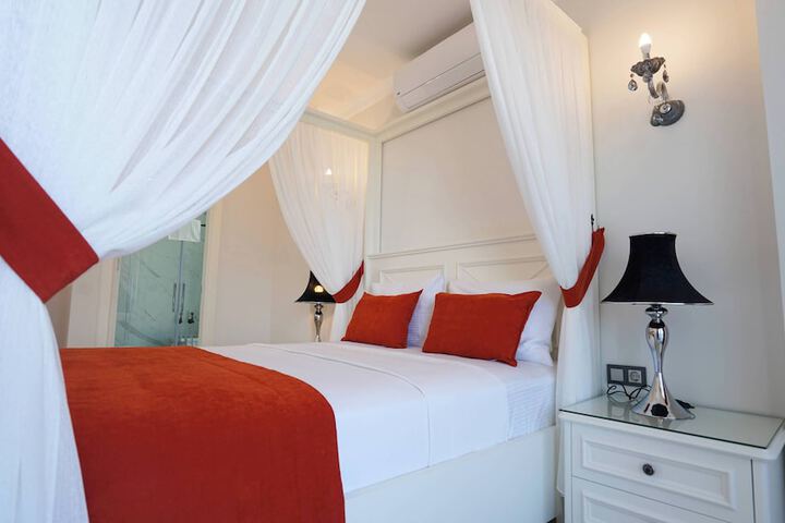 Room 27 of 177