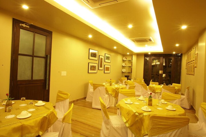 Dining 36 of 45