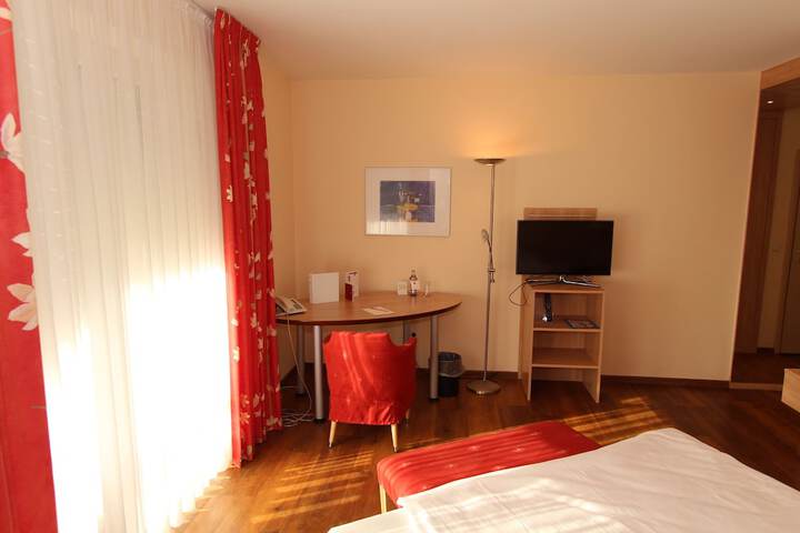 Room 15 of 48
