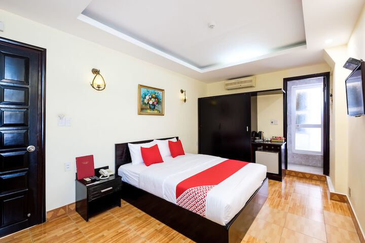 Room 6 of 25