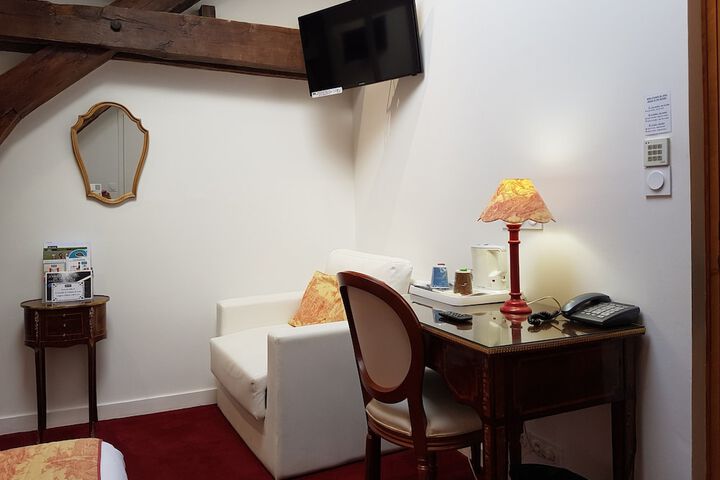 Room 8 of 225