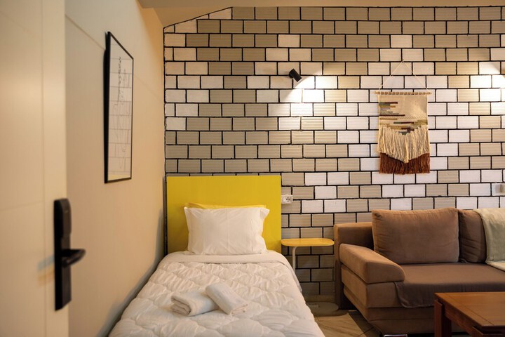 Room 64 of 90