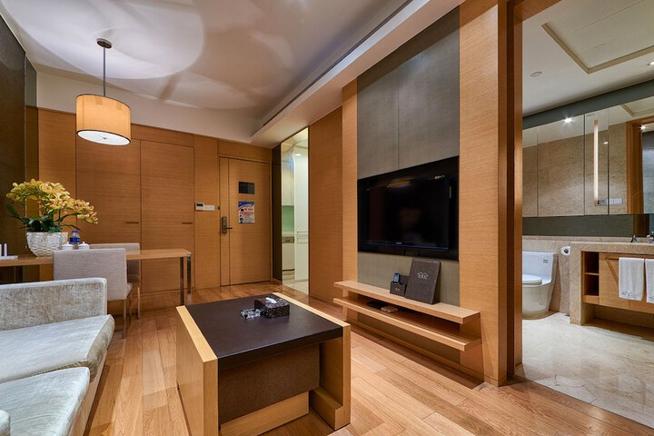 Room 4 of 76