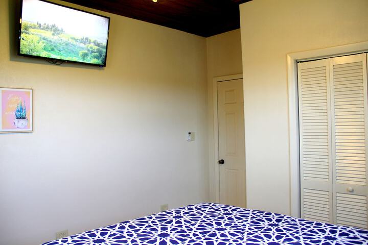 Room 13 of 83