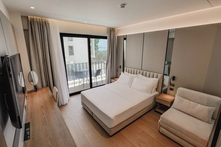 Room 7 of 43