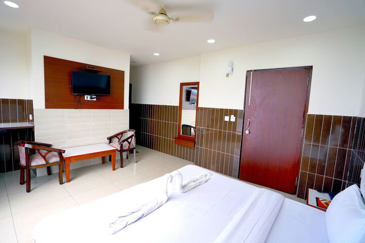 Room 7 of 16