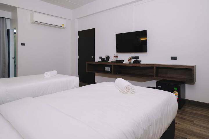 Room 9 of 14