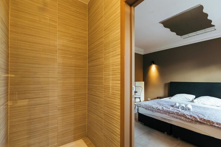 Room 12 of 69