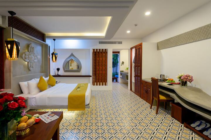 Room 33 of 85