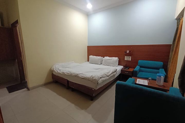 Room 8 of 32