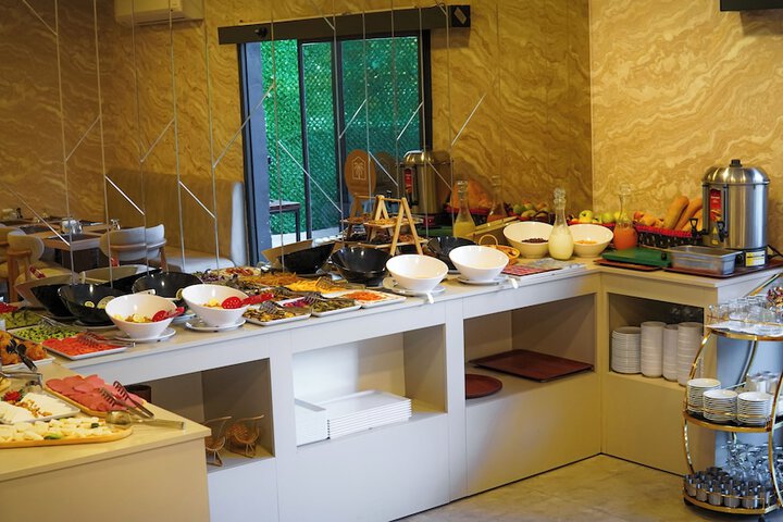 Dining 47 of 66