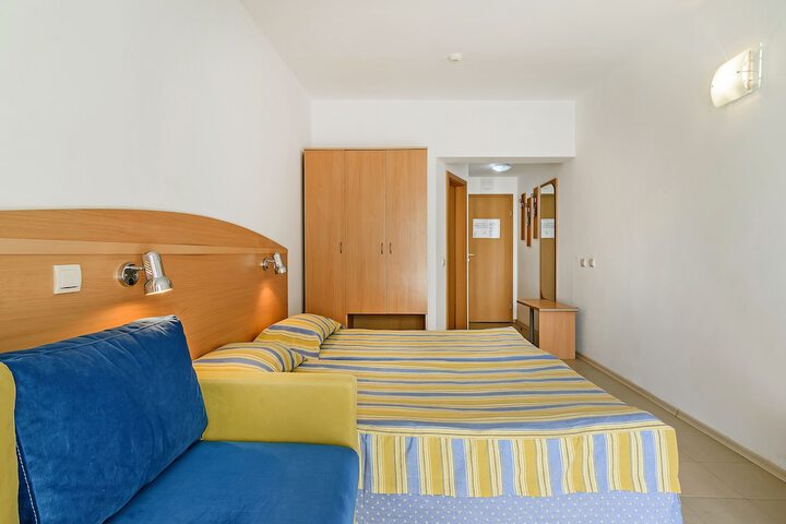 Room 12 of 35