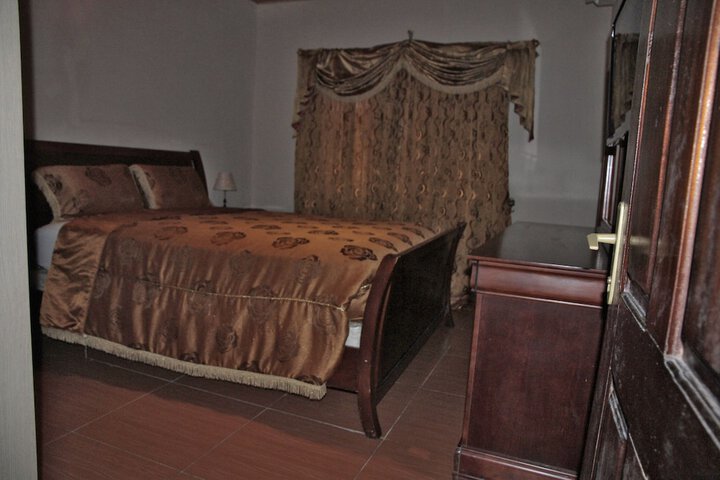 Room 8 of 42