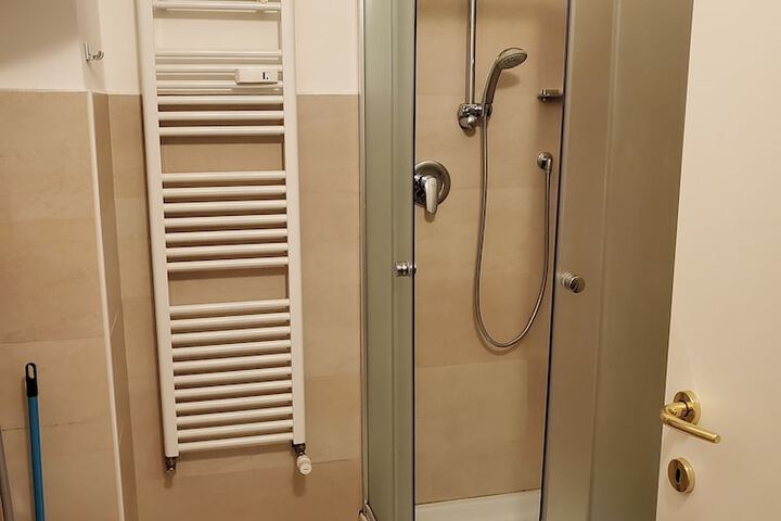 Room 93 of 103