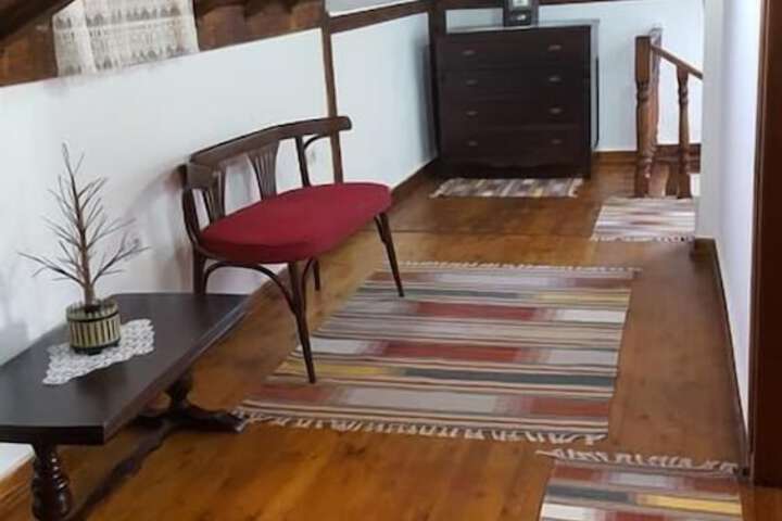 Room 17 of 33