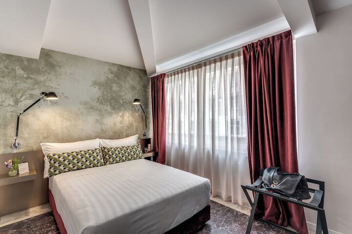 Room 32 of 51