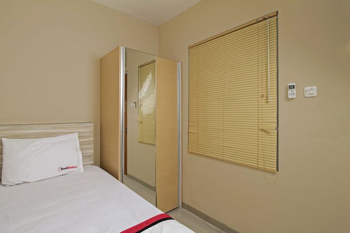 Room 9 of 20