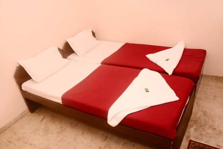 Room 9 of 20