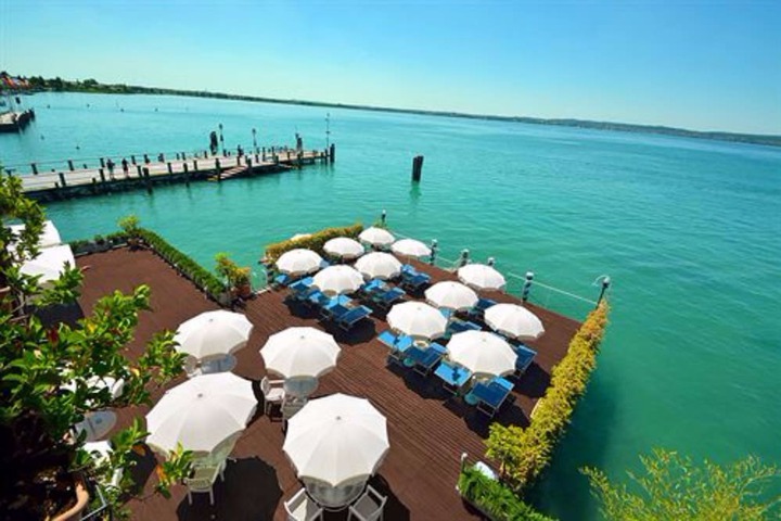 Sundeck 74 of 83