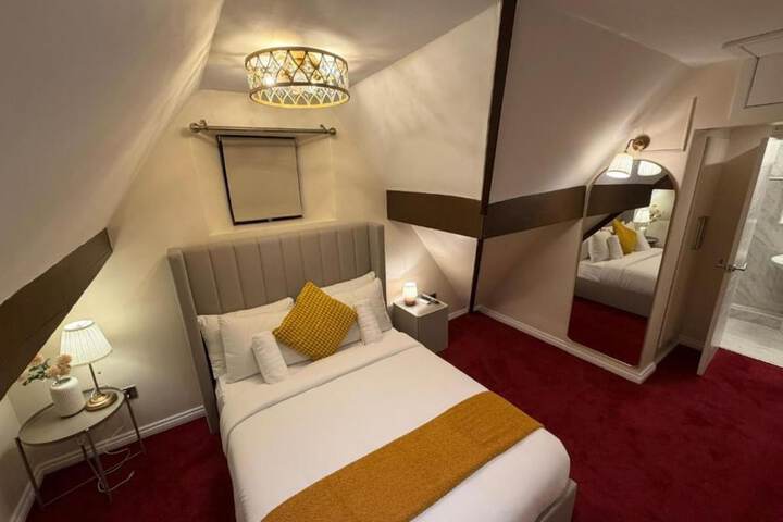 Room 2 of 24
