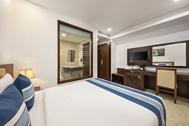 Room 28 of 82