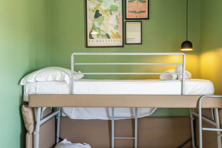 Room 54 of 148
