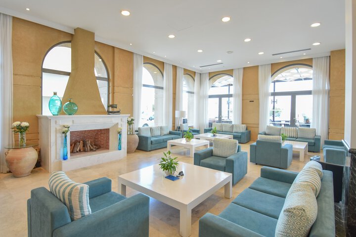 Entrance & Lobby