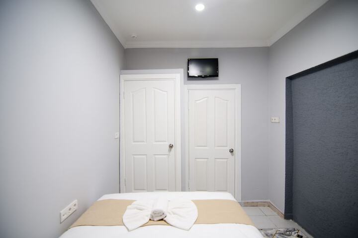 Room 15 of 83