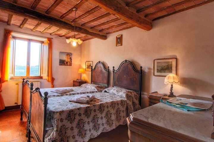 Room 2 of 37