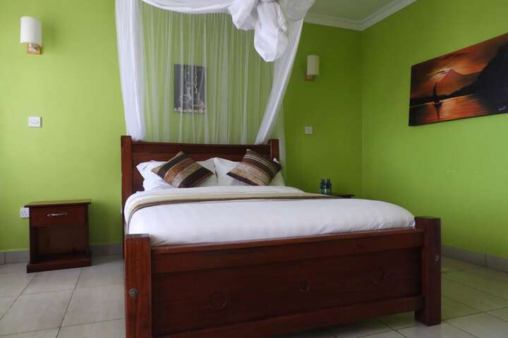 Room 5 of 17