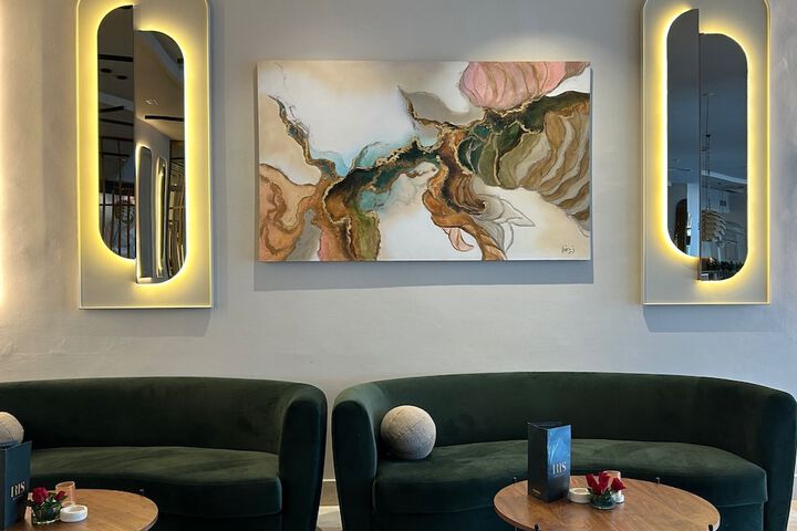 Lounge 44 of 49
