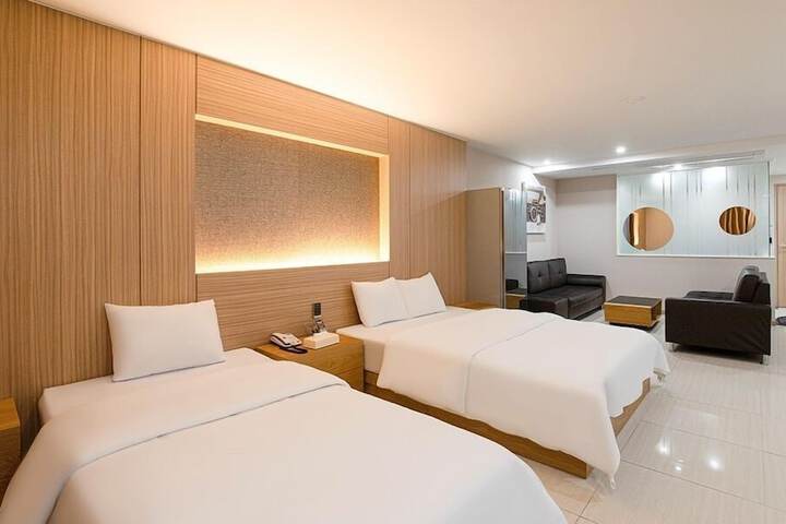 Room 34 of 90