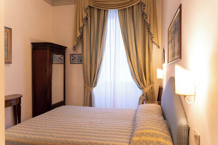 Room 25 of 141