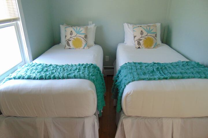 Room 4 of 106